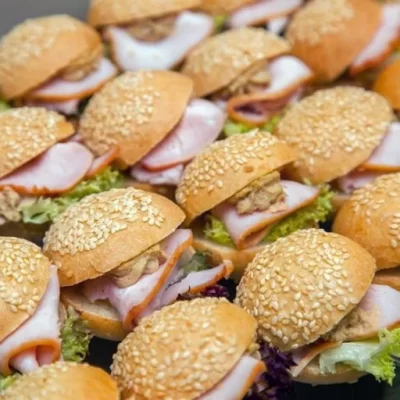 SCHAAL MET 12 ZACHTE EN HARDE BROODJES